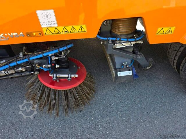 Kehrmaschine DAF XB 210 Kehrmaschine wie neu Brock VS4 Kehraufbau