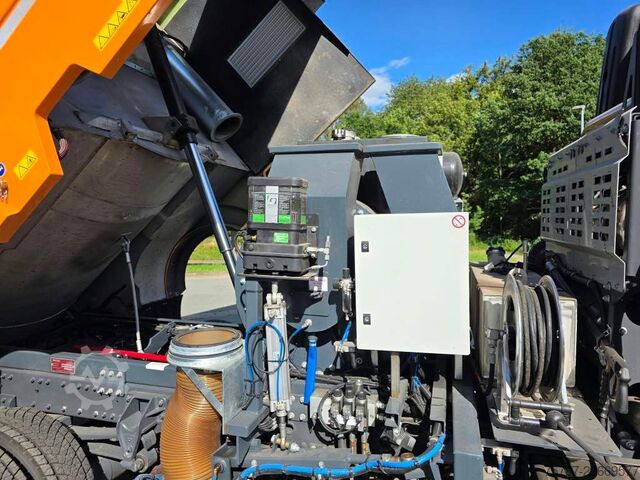Kehrmaschine DAF XB 210 Kehrmaschine wie neu Brock VS4 Kehraufbau