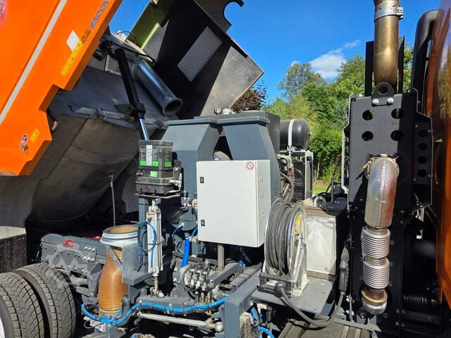 Kehrmaschine DAF XB 210 Kehrmaschine wie neu Brock VS4 Kehraufbau