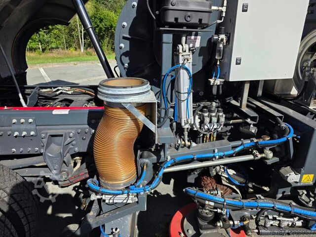 Kehrmaschine DAF XB 210 Kehrmaschine wie neu Brock VS4 Kehraufbau