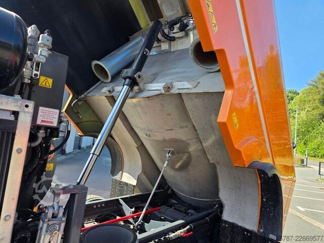 Kehrmaschine DAF XB 210 Kehrmaschine wie neu Brock VS4 Kehraufbau