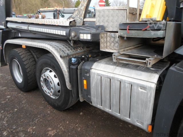 Skip truck MERCEDES-BENZ 2548/6x2/Gergen Absetzkipper