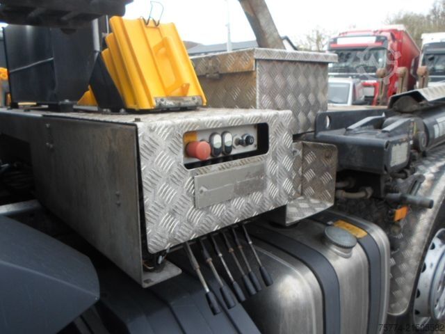 Skip truck MERCEDES-BENZ 2548/6x2/Gergen Absetzkipper