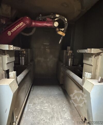 CNC-robotergesteuerte Aussparungsanlage VOORTMAN V807