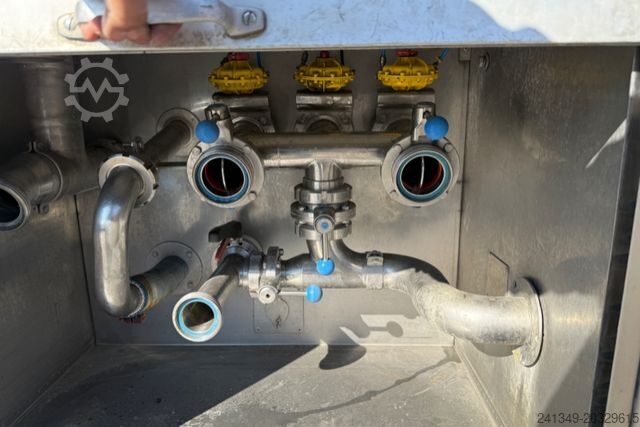 Tanker truck IVECO 180E28 4x2 Milchtank