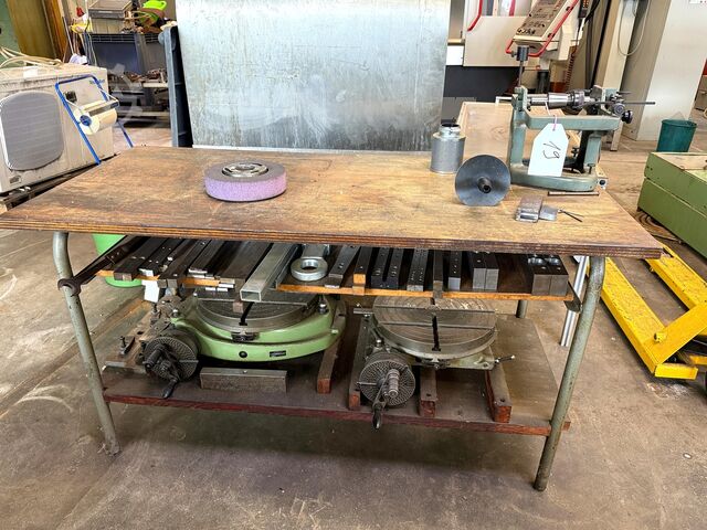 Werkbank mit Inhalt Workbench with contents