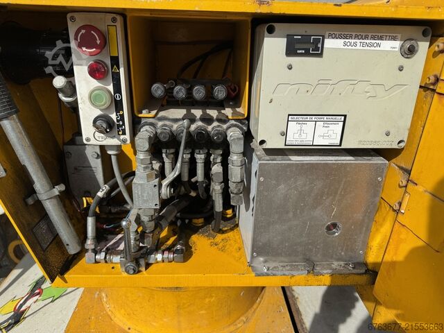 Nifty HR12 NE Gelenkteleskop-Arbeitsbühne 4x2 Elektrisch Baujahr 2011, 12m Arbeitshöhe NIFTYLIFT HR12 NE Knikarmhoogwerker 4x2 Elektrisch 2011 12M werkhoogte