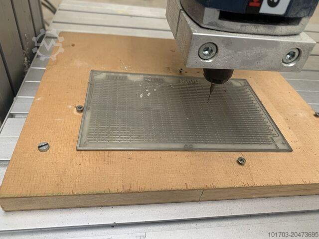 Kleine Bohr-/Fräsmaschine ISERT ELECTRONIC X 350 / Y 300 / Z 70 mm - 24000 RPM