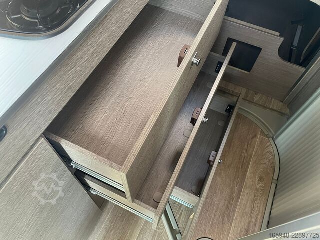 Kastenwagen Wohnmobil / Campervan PÖSSL 2Win R S Plus | RFK,AHK,3.Bett,Radio