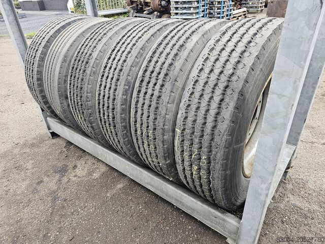 Chassis MICHELIN TRAILER TIRES 275/70 R 22.5 ON RIM SINGLE MONTAGE.