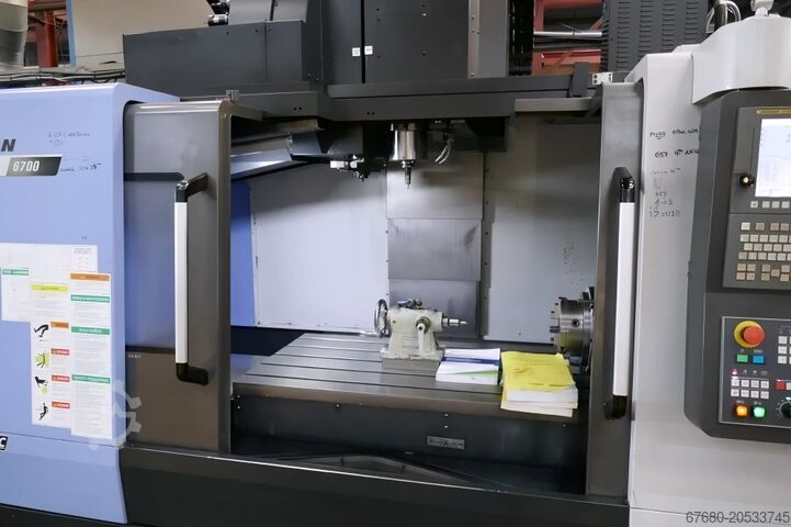 Vertikales Bearbeitungszentrum, mit 4. Achse Doosan DNM 6700
