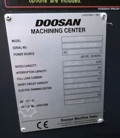 Vertikales Bearbeitungszentrum, mit 4. Achse Doosan DNM 6700