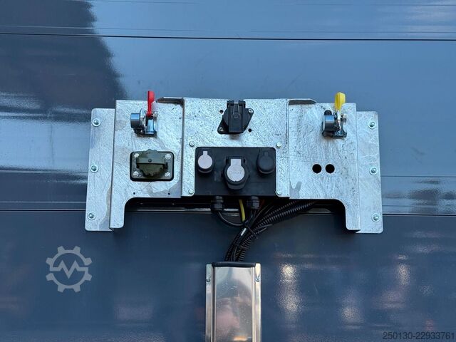 Viehtransporter Auflieger PEZZIOLI SBA63 3.Stock *NEU* NLA/Tränke/Hubdach/