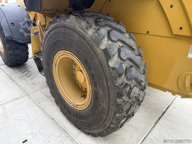 Wheel loader Caterpillar 938M