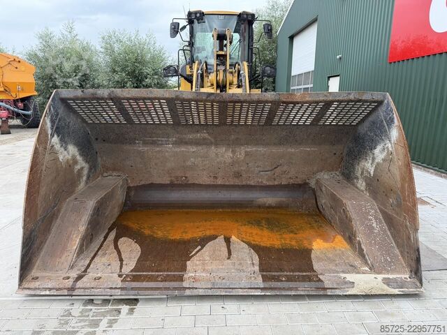 Wheel loader Caterpillar 938M