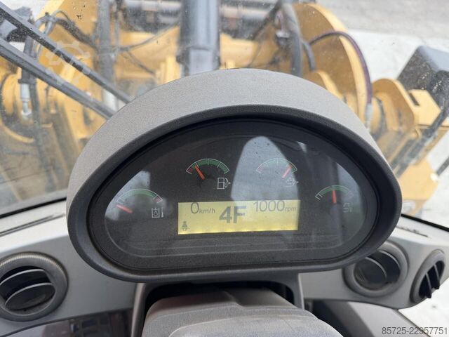 Wheel loader Caterpillar 938M