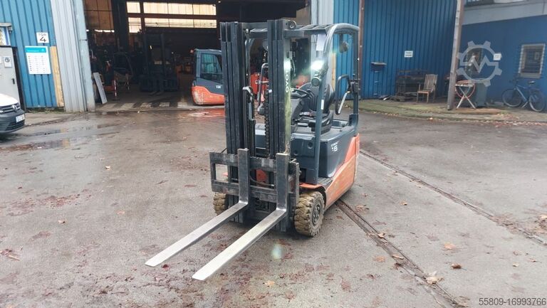 Electric 3-wheel forklift Toyota 8FBE16T // Triplex // containerfÀhig // SS