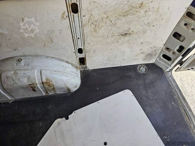 High top van IVECO 35S16 A8 V L, mittellang & hoch, kleiner Schaden