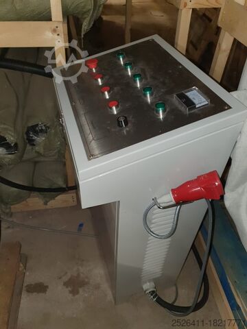 Fabric cutting machine