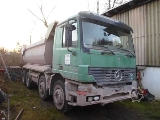 Tipper truck MERCEDES-BENZ 4140 K/ STAHLMULDE