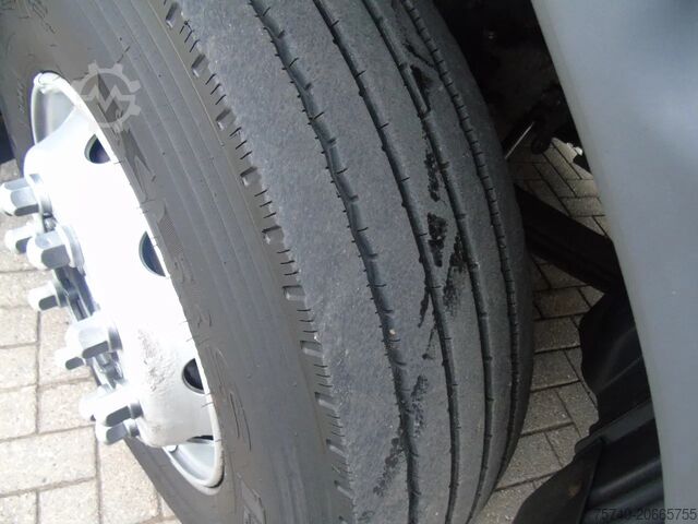 Refrigerated/frozen transport Scania P230 + CARRIER + 150.693KM!! + LIFT + EURO 5