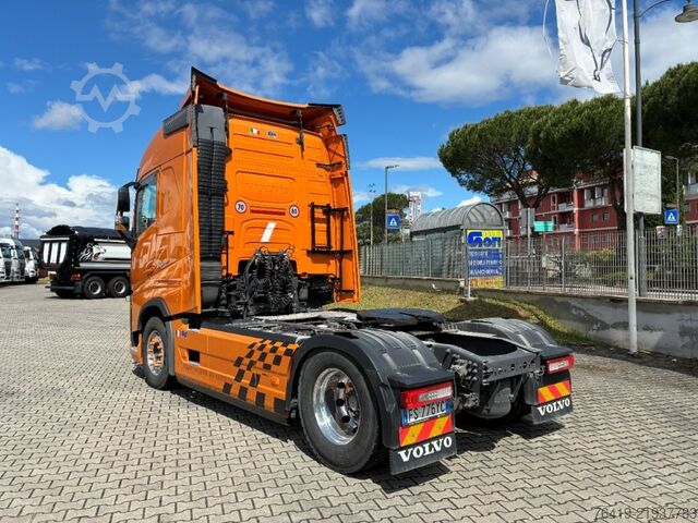 Standard tractor unit Volvo FH 500 T26-004
