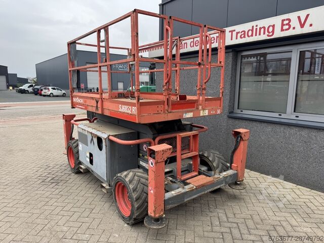 Skyjack SJ 6832RT Scherenarbeitsbühne / Schere / Arbeitsbühne 2015 4x4 Kubota Diesel 12m Arbeitshöhe SKYJACK SJ 6832RT Schaarhoogwerker / Scissor / Arbeitsbuhne 2015 4X4 Kubota Diesel 12M Werkhoogte