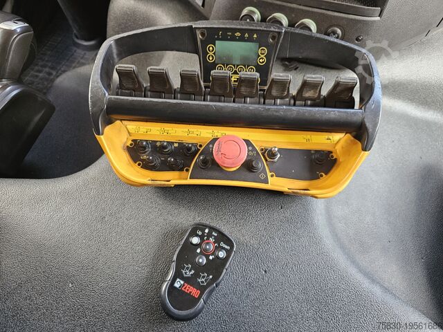 Crane truck Volvo FM 330 4x2 / EFFER 12.5 t/m CRANE / KRAN