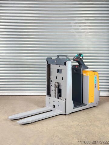 Horizontal-Kommissionierer Jungheinrich ECE 310HP - Service Neu nur 3447 Std. Batterie 82%