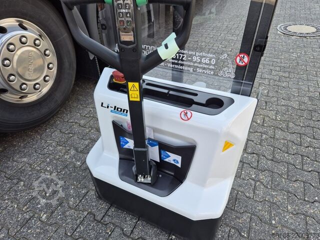 High Lift stacker Bobcat LSM12N