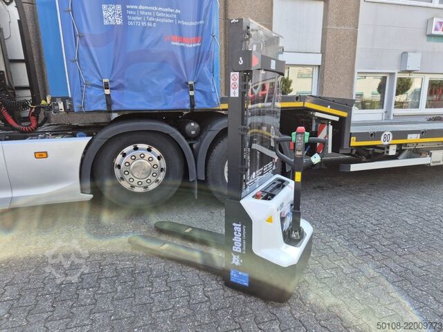High Lift stacker Bobcat LSM12N