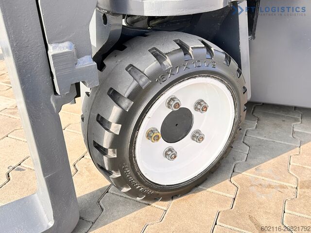 4-Wege-Gabelstapler Combilift C3000CB / GAS / TRIPLEX / 4900MM / 4807H