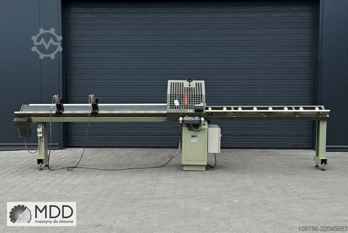 OMGA T720 crosscut saw with conveyor belt OMGA T720