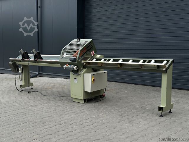 OMGA T720 crosscut saw with conveyor belt OMGA T720