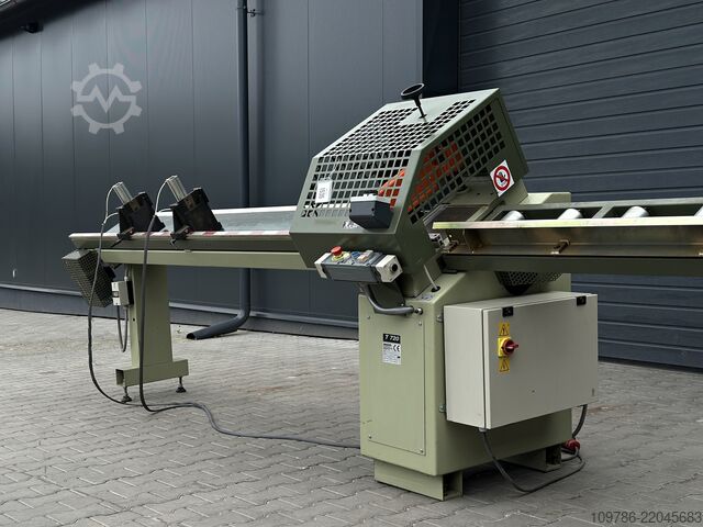 OMGA T720 crosscut saw with conveyor belt OMGA T720