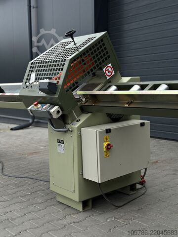 OMGA T720 crosscut saw with conveyor belt OMGA T720