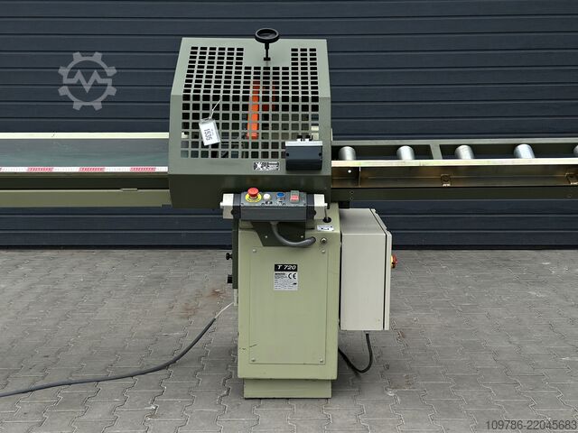 OMGA T720 crosscut saw with conveyor belt OMGA T720