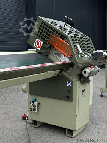 OMGA T720 crosscut saw with conveyor belt OMGA T720