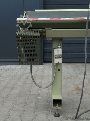 OMGA T720 crosscut saw with conveyor belt OMGA T720