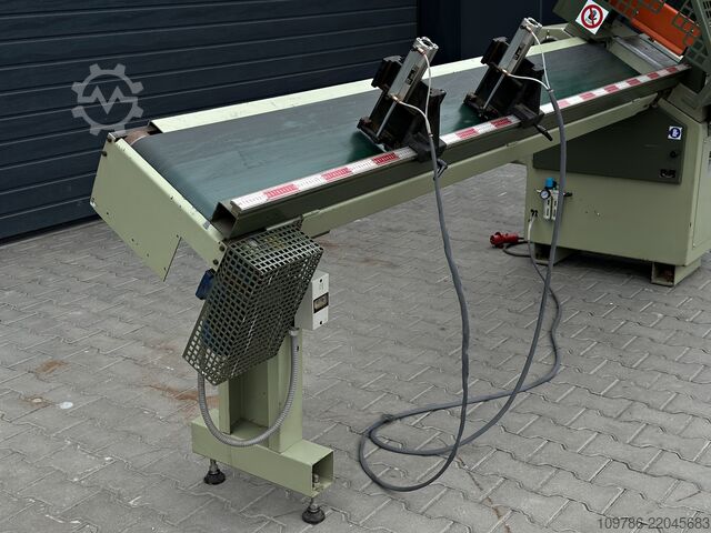OMGA T720 crosscut saw with conveyor belt OMGA T720