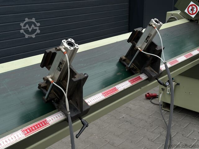 OMGA T720 crosscut saw with conveyor belt OMGA T720