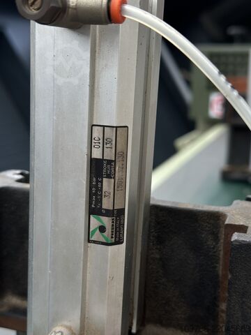 OMGA T720 crosscut saw with conveyor belt OMGA T720