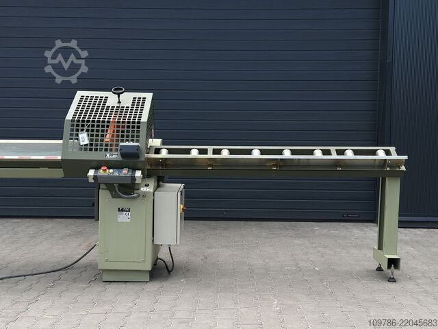 OMGA T720 crosscut saw with conveyor belt OMGA T720
