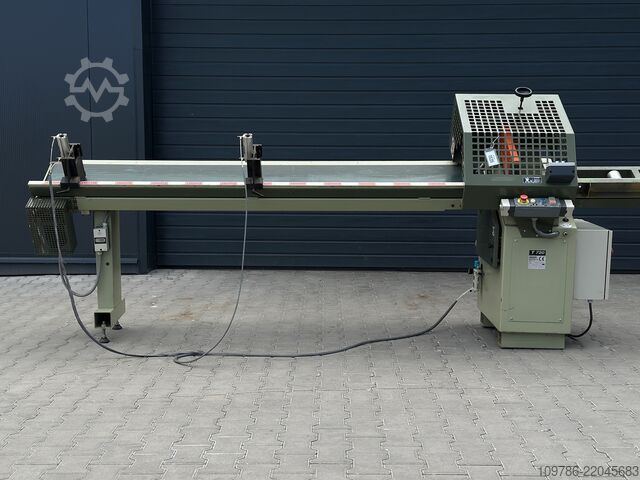 OMGA T720 crosscut saw with conveyor belt OMGA T720