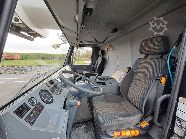 All terrain crane Grove GMK5220