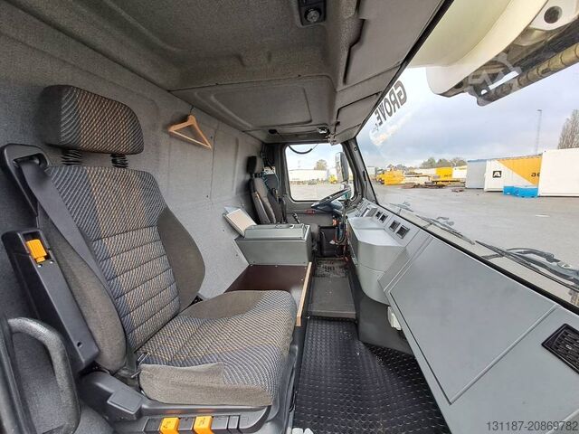 All terrain crane Grove GMK5220