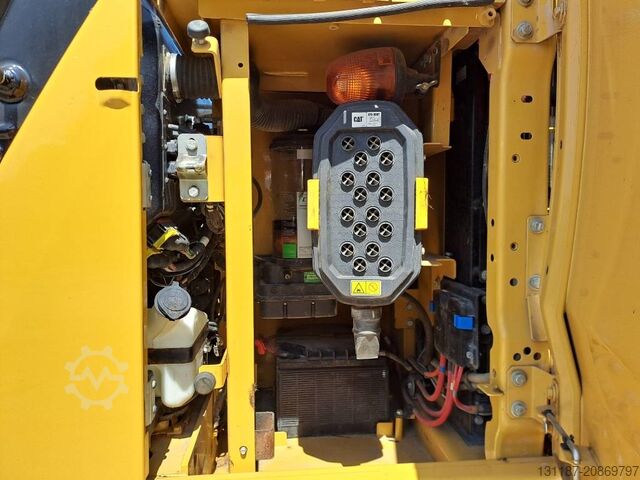 Crawler excavator CAT 320