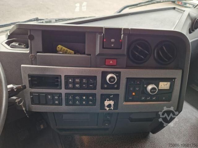 Standard tractor unit Renault C-Series 460