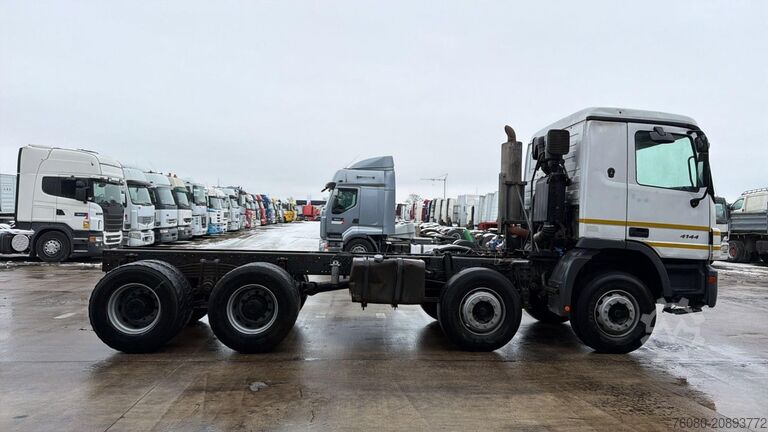 Fahrgestell mit Fahrerhaus Mercedes-Benz Actros 4144 (TAMBOURS / EPS / 3 PEDALES / LAMES...