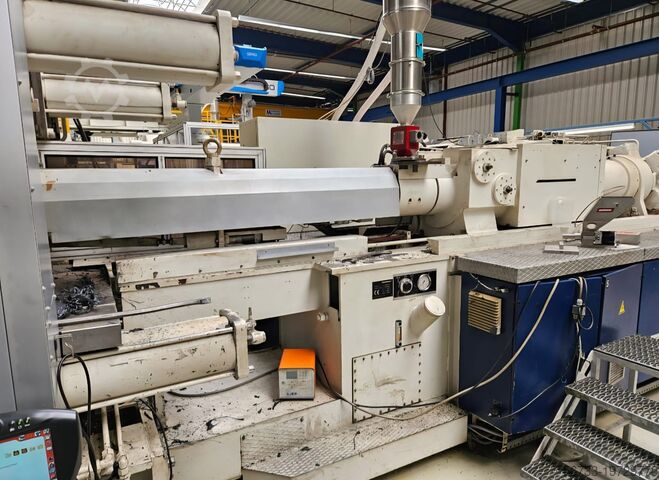 Injection molding machine KraussMaffei KM 800 - 5700 MC